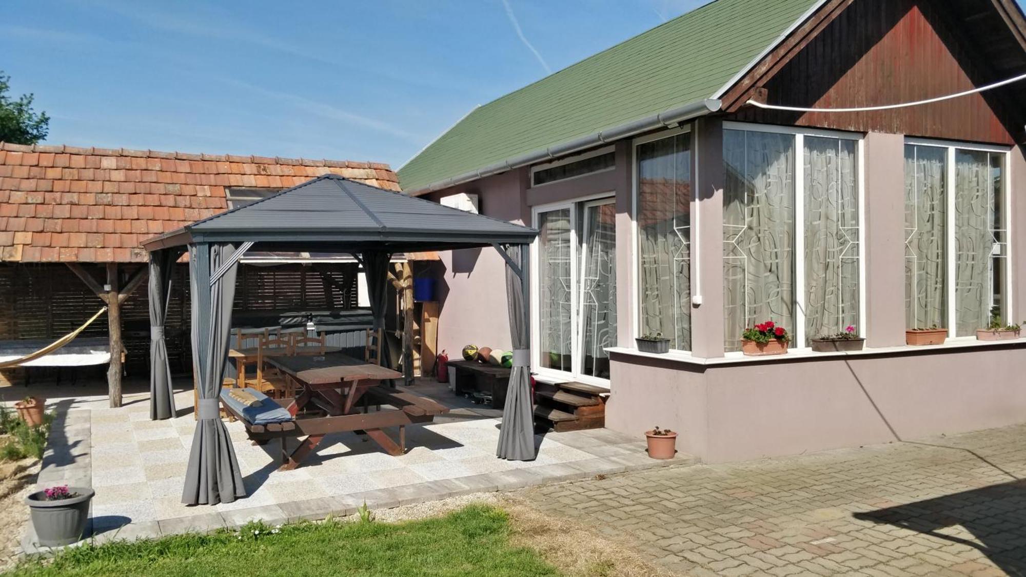 Novákporta vendégház Lakhegy Extérieur photo