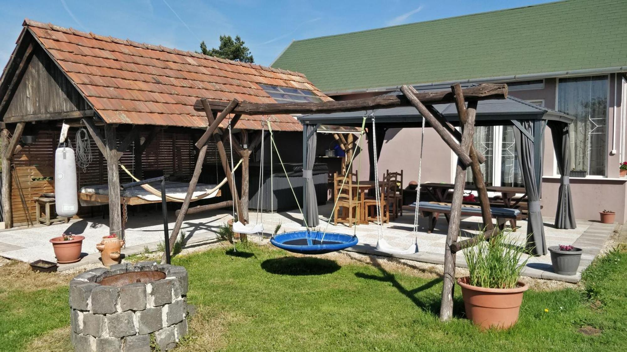 Novákporta vendégház Lakhegy Extérieur photo